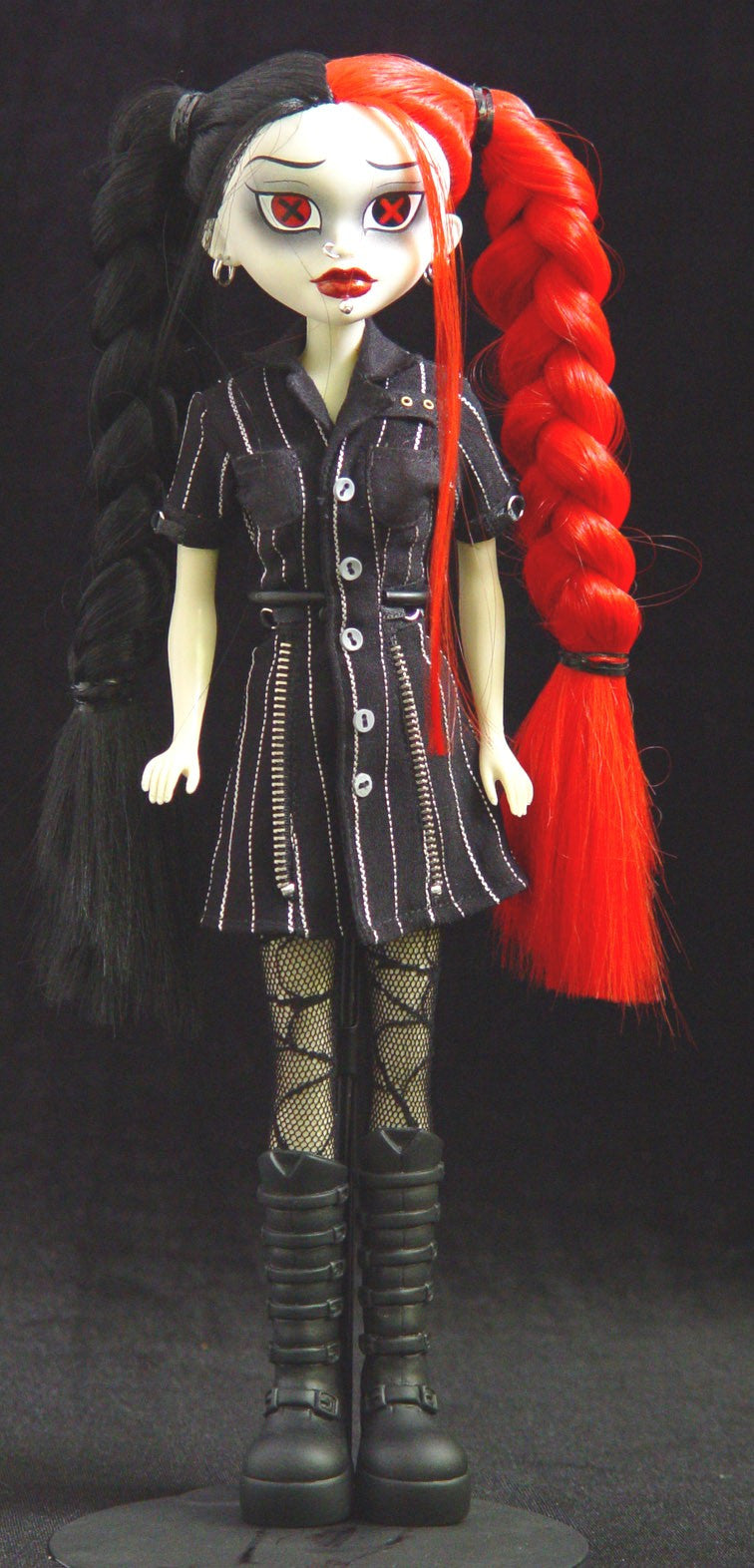 Bleeding Edge Casual Storm BeGoth Doll, Red and Black Hair Gothic Girl
